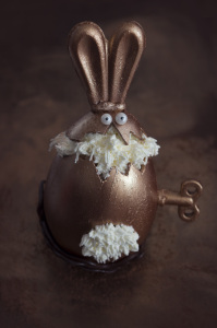 Le lapin fou - L'oeuf d'or - Oeuf de Pâques 
©Photographie et stylisme culinaire Qui a volé les tartes ?