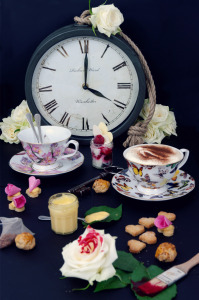 Tea time in wonderland _ Recette shortbreads, mini scones, passion curd, eton mess sans gluten
©Photographie et stylisme culinaire Qui a volé les tartes ?